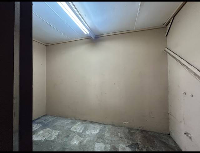 400M² WAREHOUSE TO LET IN EIKENHOF